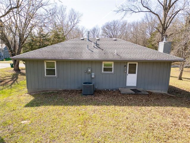 2206 N Swisher Drive, Clinton, MO 64735