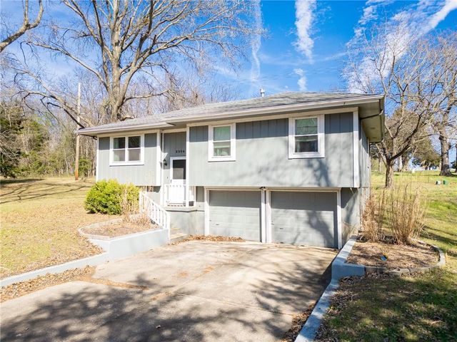 2206 N Swisher Drive, Clinton, MO 64735