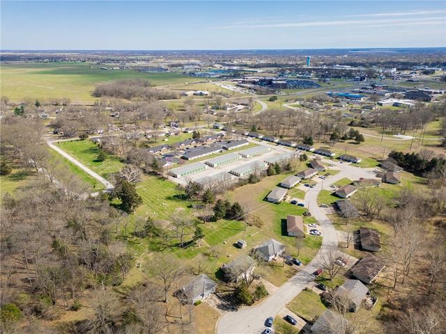 2206 N Swisher Drive, Clinton, MO 64735