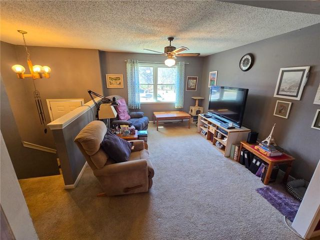 2206 N Swisher Drive, Clinton, MO 64735