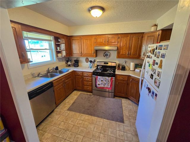2206 N Swisher Drive, Clinton, MO 64735