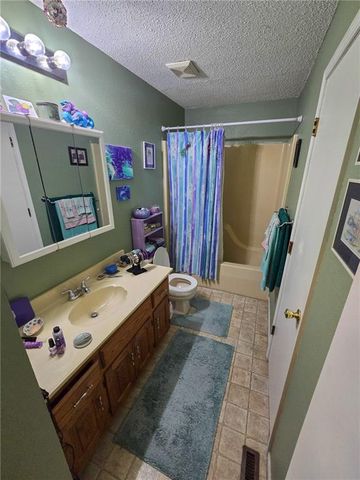 2206 N Swisher Drive, Clinton, MO 64735