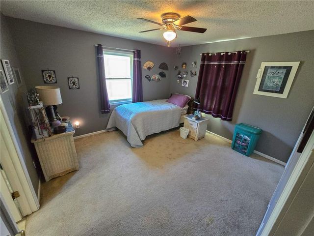 2206 N Swisher Drive, Clinton, MO 64735