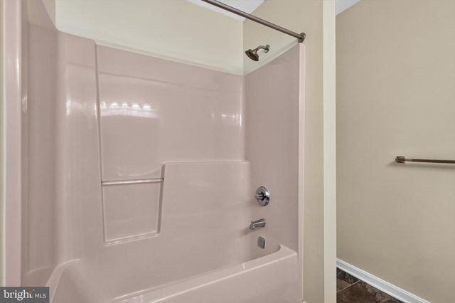 520 HAMILTON DR, Middletown, PA 17057