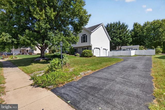 520 HAMILTON DR, Middletown, PA 17057