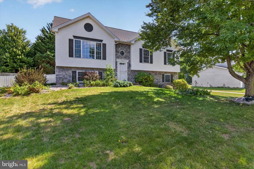520 HAMILTON DR, Middletown, PA 17057