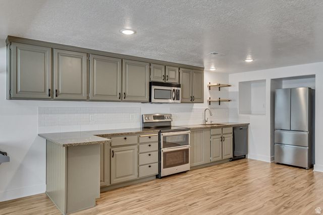 188 E BRUIN DR, Eagle Mountain, UT 84005