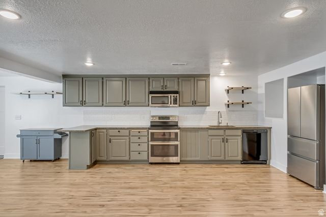 188 E BRUIN DR, Eagle Mountain, UT 84005