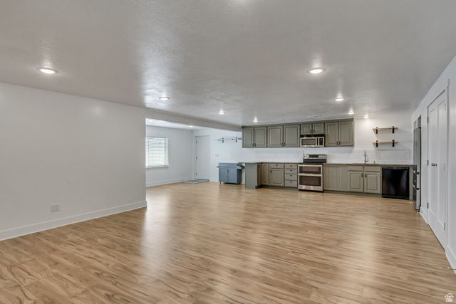 188 E BRUIN DR, Eagle Mountain, UT 84005