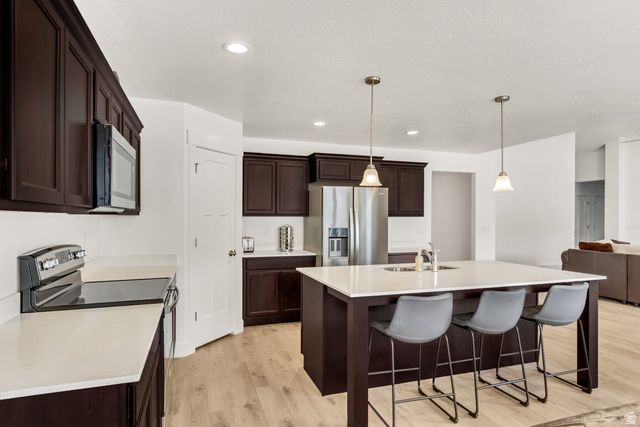 188 E BRUIN DR, Eagle Mountain, UT 84005