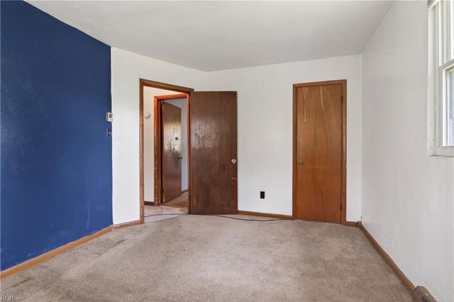 2000 Plow LN, Chesapeake, VA 23324