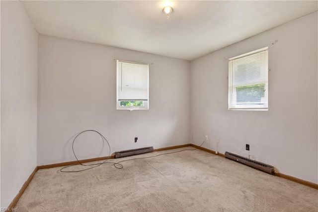 2000 Plow LN, Chesapeake, VA 23324