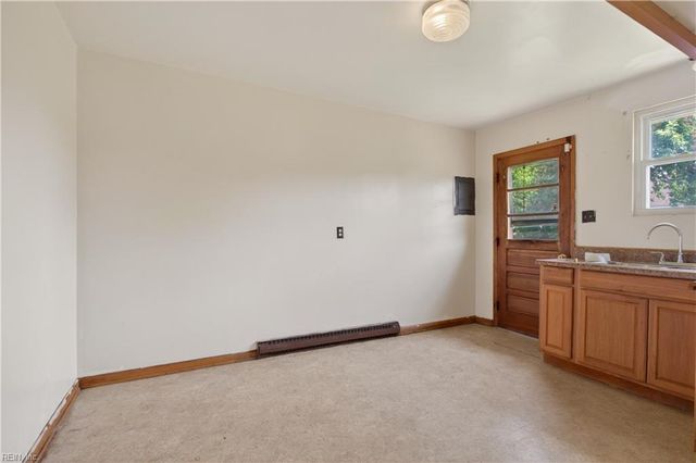 2000 Plow LN, Chesapeake, VA 23324