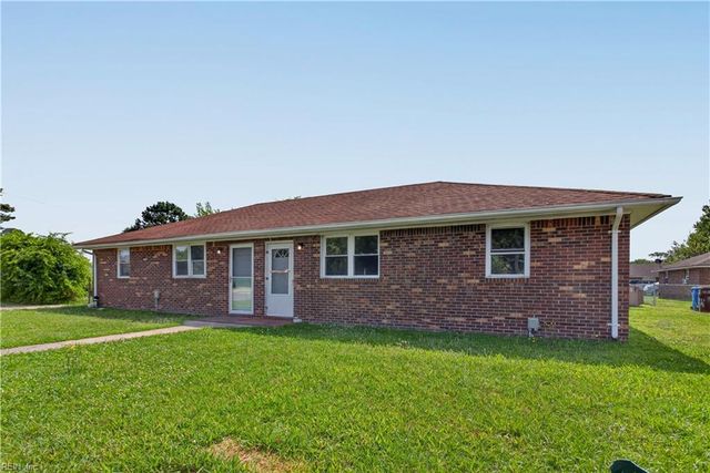 2000 Plow LN, Chesapeake, VA 23324