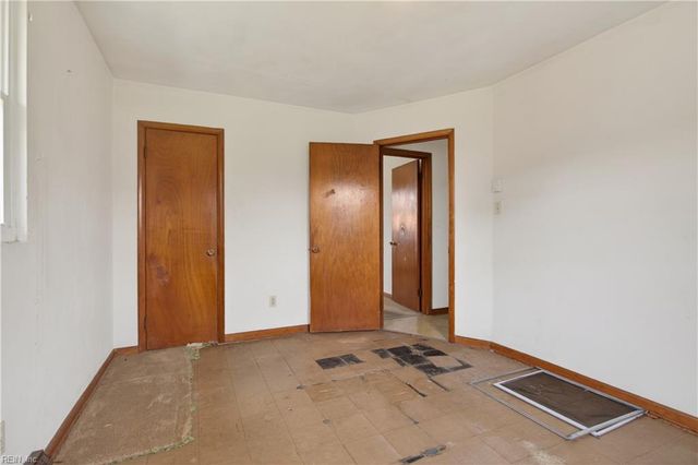2000 Plow LN, Chesapeake, VA 23324