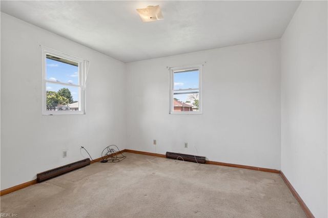 2000 Plow LN, Chesapeake, VA 23324