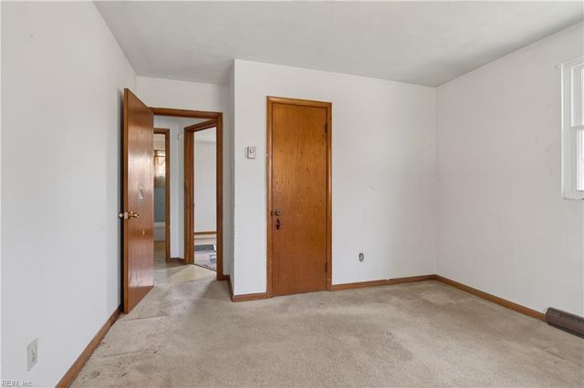 2000 Plow LN, Chesapeake, VA 23324