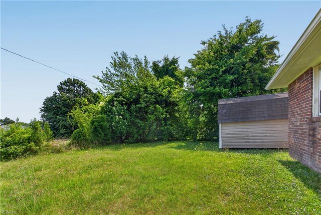 2000 Plow LN, Chesapeake, VA 23324
