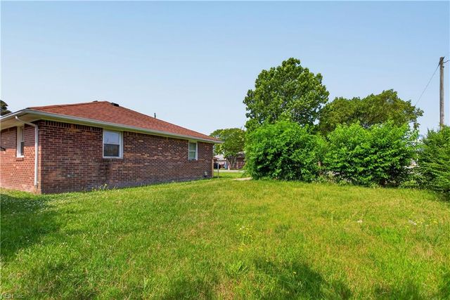2000 Plow LN, Chesapeake, VA 23324