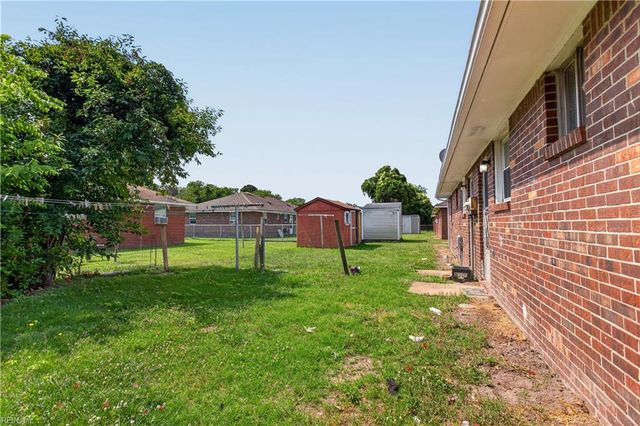 2000 Plow LN, Chesapeake, VA 23324
