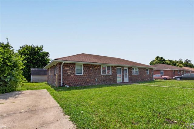 2000 Plow LN, Chesapeake, VA 23324
