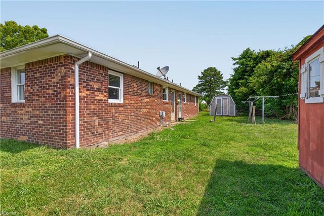 2000 Plow LN, Chesapeake, VA 23324