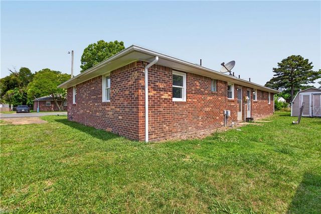 2000 Plow LN, Chesapeake, VA 23324