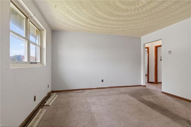 2000 Plow LN, Chesapeake, VA 23324
