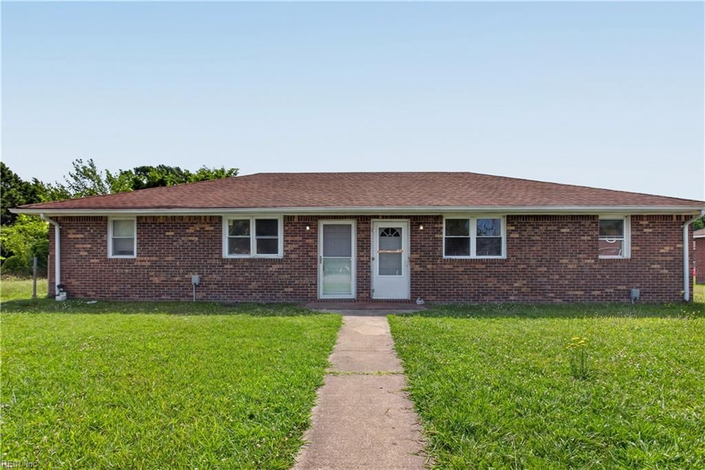 2000 Plow LN, Chesapeake, VA 23324