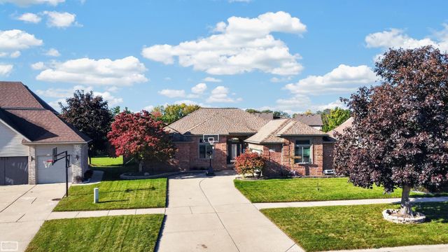 47641 Beacon Square Drive, Macomb Twp, MI 48044