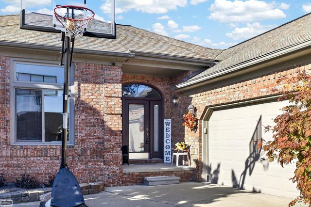47641 Beacon Square Drive, Macomb Twp, MI 48044