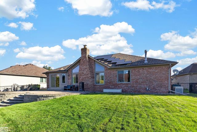 47641 Beacon Square Drive, Macomb Twp, MI 48044