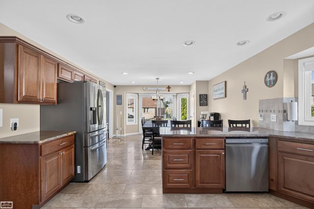 47641 Beacon Square Drive, Macomb Twp, MI 48044