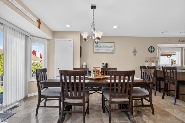 47641 Beacon Square Drive, Macomb Twp, MI 48044