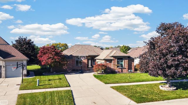47641 Beacon Square Drive, Macomb Twp, MI 48044