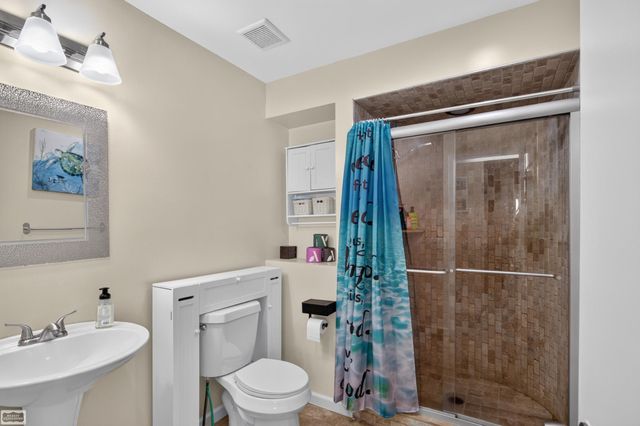 47641 Beacon Square Drive, Macomb Twp, MI 48044