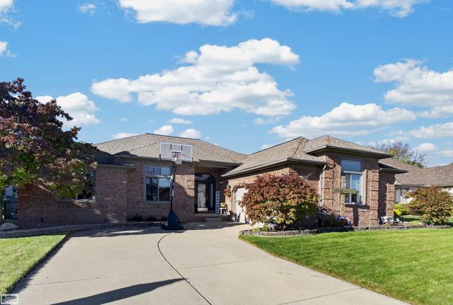 47641 Beacon Square Drive, Macomb Twp, MI 48044