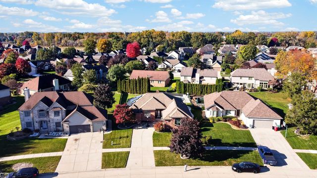 47641 Beacon Square Drive, Macomb Twp, MI 48044