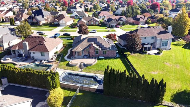 47641 Beacon Square Drive, Macomb Twp, MI 48044
