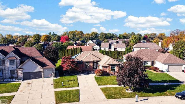47641 Beacon Square Drive, Macomb Twp, MI 48044