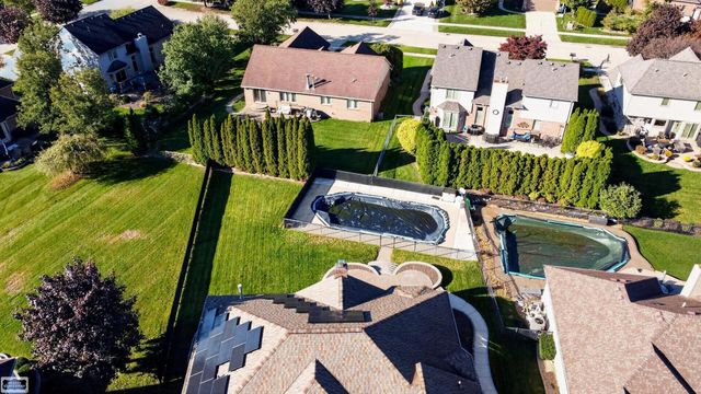 47641 Beacon Square Drive, Macomb Twp, MI 48044