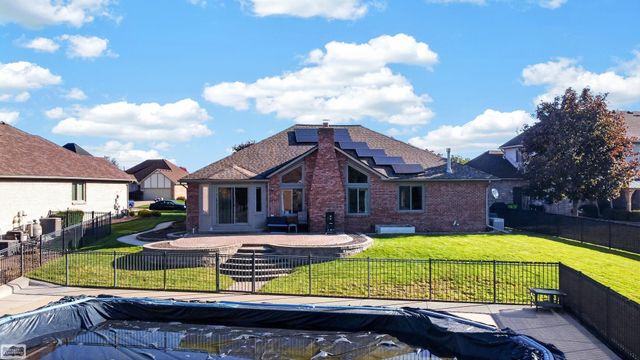 47641 Beacon Square Drive, Macomb Twp, MI 48044
