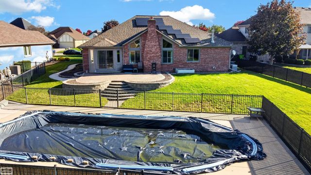 47641 Beacon Square Drive, Macomb Twp, MI 48044