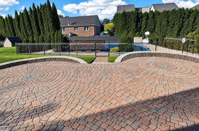 47641 Beacon Square Drive, Macomb Twp, MI 48044