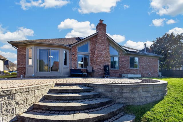47641 Beacon Square Drive, Macomb Twp, MI 48044