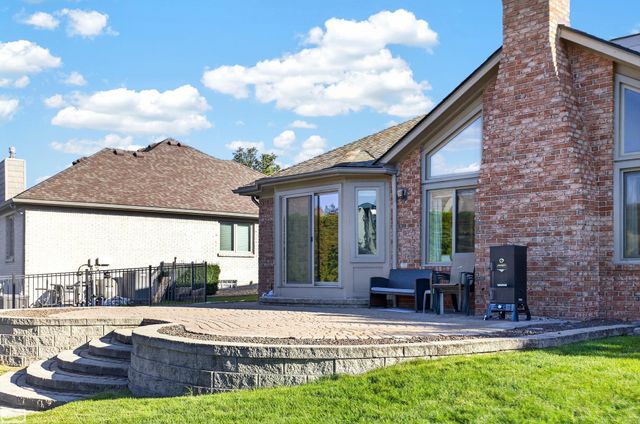47641 Beacon Square Drive, Macomb Twp, MI 48044