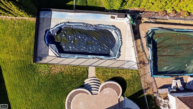 47641 Beacon Square Drive, Macomb Twp, MI 48044