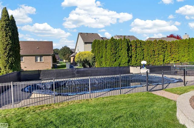 47641 Beacon Square Drive, Macomb Twp, MI 48044