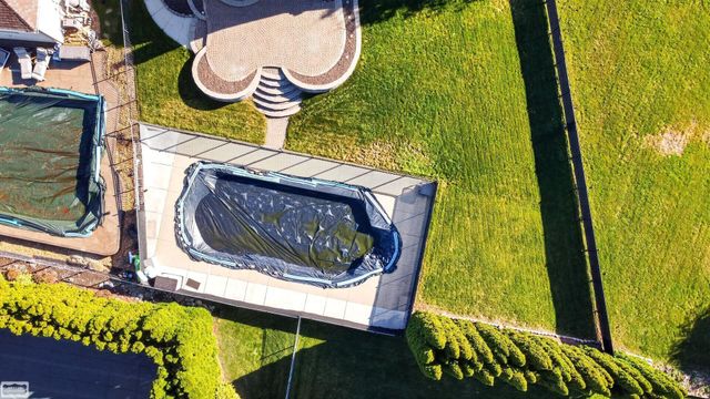47641 Beacon Square Drive, Macomb Twp, MI 48044