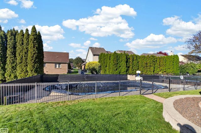 47641 Beacon Square Drive, Macomb Twp, MI 48044